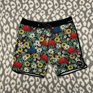Quiksilver Floral Board Shorts - Black, Red, Yellow, Green 36 XL Stretch